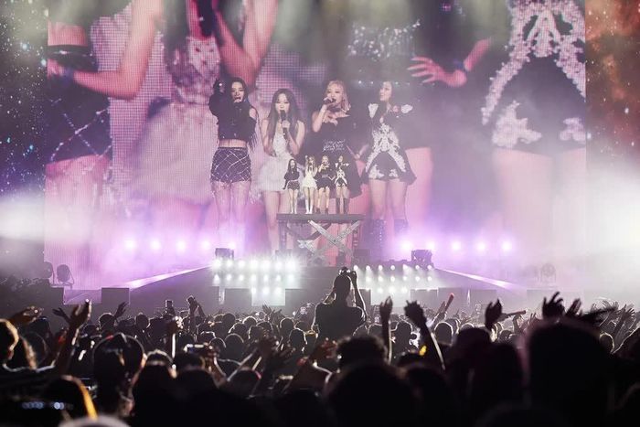 Nhóm nhạc nữ K-pop aespa biểu diễn tại Lễ hội âm nhạc và nghệ thuật Coachella Valley trong bức ảnh ngày 24 tháng 4 năm 2022 do SM Entertainment cung cấp