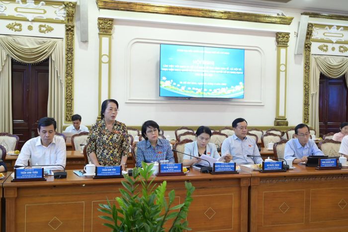  ĐBQH Trần Kim Yến, Chủ nhiệm Ủy Ban Kiểm tra Thành ủy TPHCM phát biểu. Ảnh: LÊ MINH 