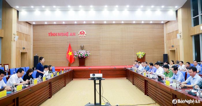 Quang cảnh cuộc làm việc giữa Đoàn ĐBQH tỉnh và UBND tỉnh Nghệ An. Ảnh: Thành Duy