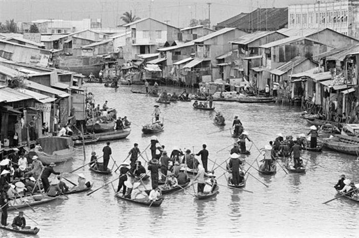 Bến Năm Căn (Cà Mau) sau ngày giải phóng. (Ảnh TTXVN)