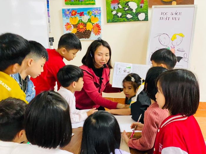 Những tiết học của cô Kim luôn được các bạn nhỏ yêu thích. Ảnh: NVCC