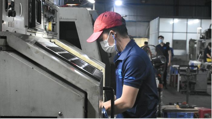 Hoạt động sản xuất tại Công ty TNHH Châu Đà. Ảnh: M.QUẾ