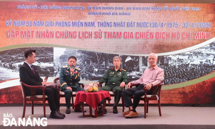 Các nhân chứng lịch sử tham gia Chiến dịch Hồ Chí Minh giao lưu, ôn lại kỷ niệm trong những năm tháng hào hùng. Ảnh: KHÁNH NGÂN