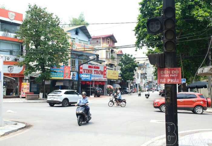 Người điều khiển phương tiện lúng túng khi tín hiệu đèn hỏng.