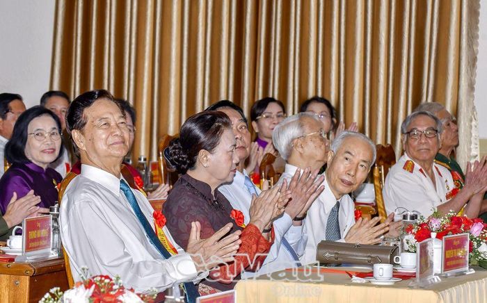 Đồng chí Nguyễn Tấn Dũng, nguyên Ủy viên Bộ Chính trị, nguyên Thủ tướng Chính phủ; Nguyễn Thị Kim Ngân, nguyên Ủy viên Bộ Chính trị, Chủ tịch Quốc hội và các đồng chí nguyên lãnh đạo Trung ương về dự họp mặt tại Cà Mau.