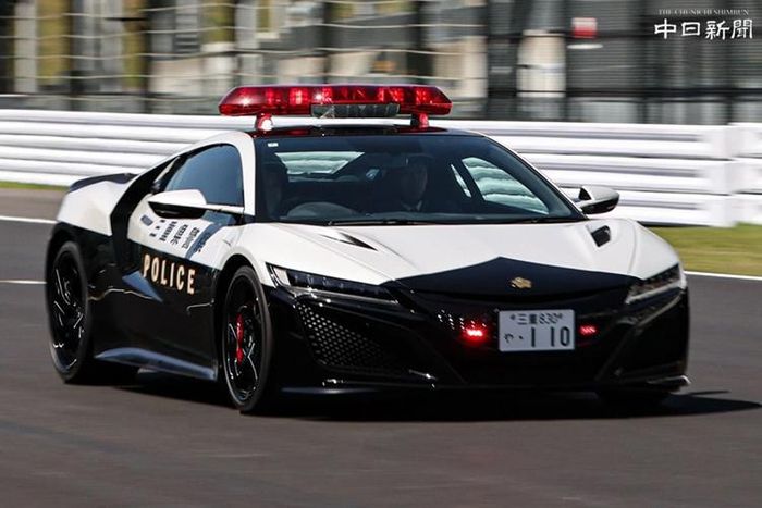 Chiếc siêu xe Honda NSX này được tài trợ bởi doanh nhân Toshiya Kobayashi được biết đến là người đam mê tốc độ ở Nhật. Ngay hôm tổ chức sự kiện, vị doanh nhân này cũng có mặt và ông chia sẻ rằng các cảnh sát vẫn còn "nhát" khi thử sức mạnh của xe lúc tăng tốc.