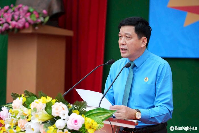Đồng chí Kha Văn Tám - Chủ tịch Liên đoàn Lao động tỉnh phát biểu phát động Tháng Công nhân năm 2025. Ảnh: Diệp Thanh