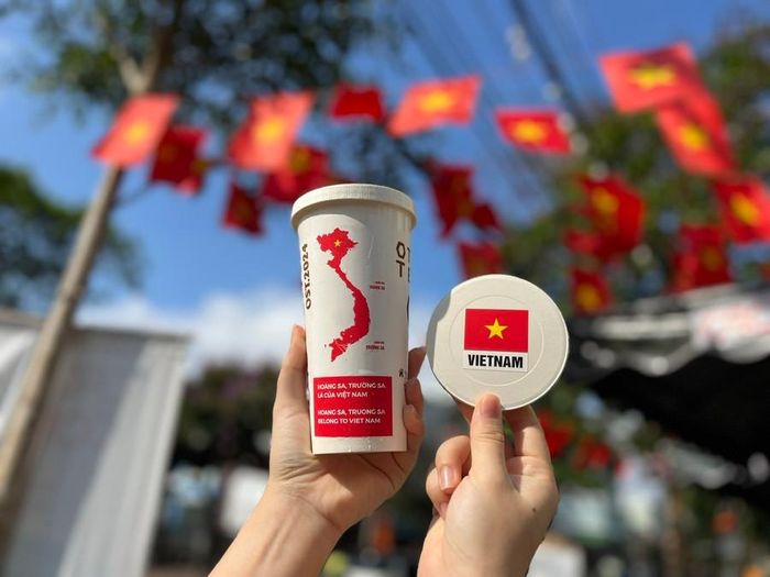  Các quán cà phê hưởng ứng kỷ niệm ngày thống nhất đất nước bằng nhiều hình thức ý nghĩa, đẹp mắt. Ảnh: P.V 