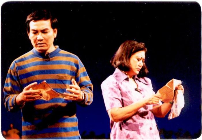 Kim Cương và Bảo Anh trong vở “Trà hoa nữ”. Ảnh: H.K