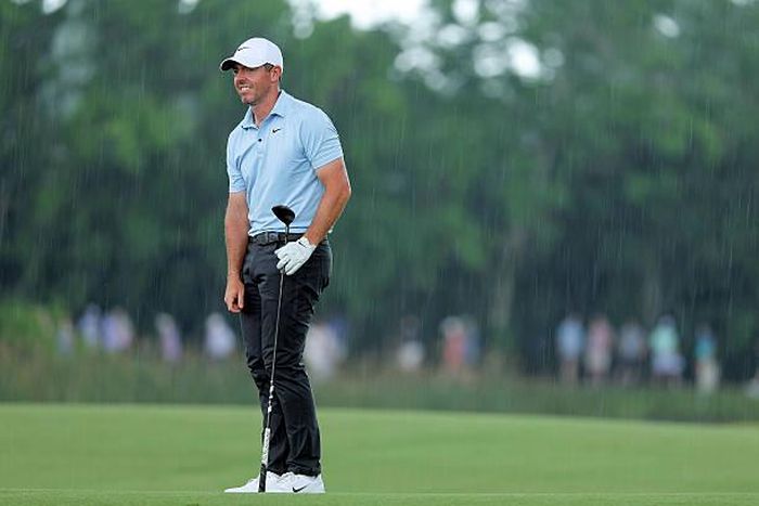 Nhờ chức vô địch The Masters cùng Players Championship, Rory McIlroy đã kiếm được 13,2 triệu USD trong hơn ba tháng đầu năm 2025, vượt xa tổng thu nhập 9,8 triệu USD của tay vợt Carlos Alcaraz trong cả năm 2024.