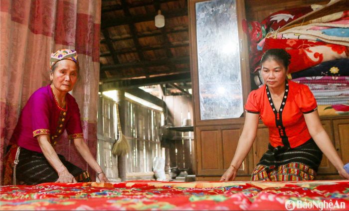 Bản Quang Phúc hiện có 3 homestay nhà sàn phục vụ khách du lịch. Ảnh: Đình Tuân