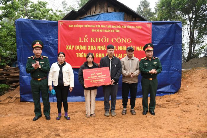 Phong trào chung tay xóa nhà tạm, nhà dột nát đang được cán bộ chiến sỹ LLVT tỉnh hưởng ứng mạnh mẽ.