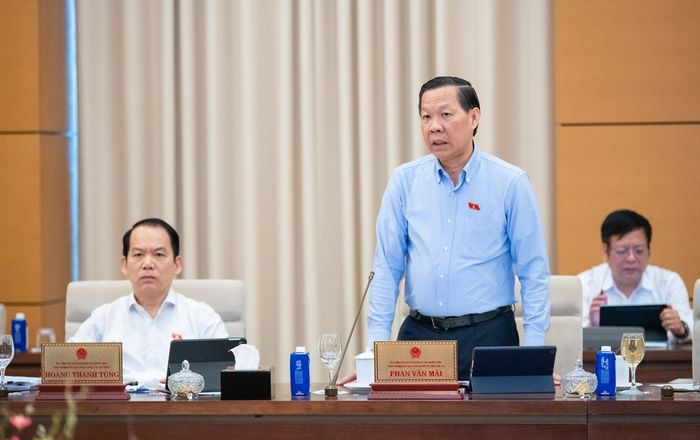 Chủ nhiệm Ủy ban Kinh tế và Tài chính Phan Văn Mãi phát biểu. Ảnh: Hồ Long