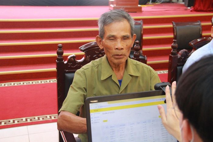 Thu nhận mẫu ADN từ thân nhân liệt sĩ