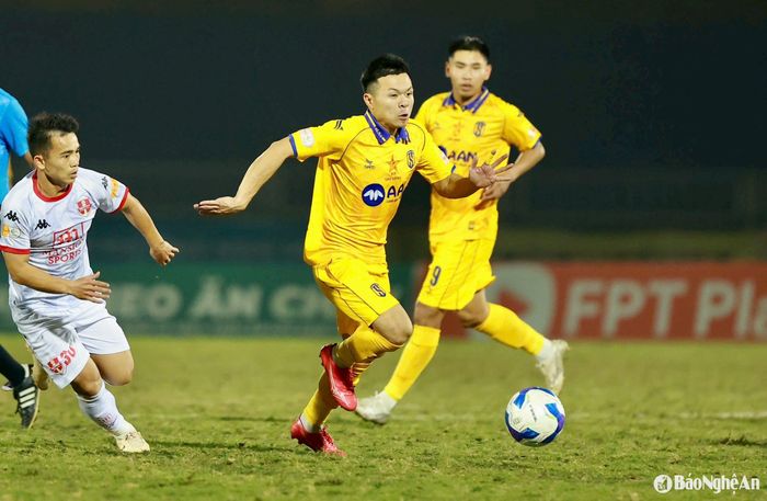 Nếu có được những nước cờ cao tay, "khúc khải hoàn ca" cho Sông Lam Nghệ An hoàn toàn có thể vang lên trên sân Lạch Tray. Ảnh: Hải Hoàng