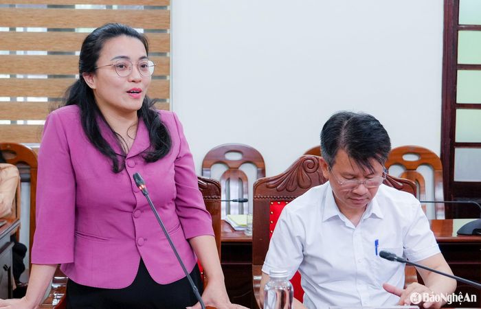 Đồng chí Hoàng Thị Thu Trang - Ủy viên Ban Chấp hành Đảng bộ tỉnh, Giám đốc Sở Tư pháp phát biểu tại hội nghị. Ảnh: Phạm Bằng