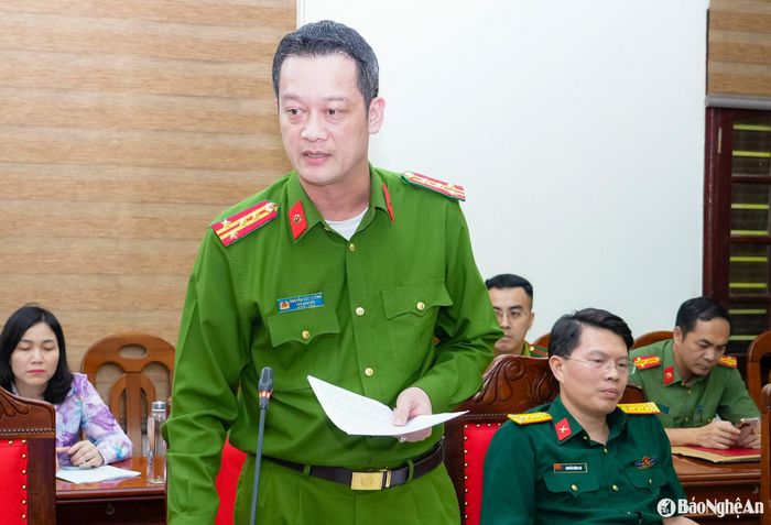 Đại tá Nguyễn Đức Cường - Phó Giám đốc Công an tỉnh phát biểu tại hội nghị. Ảnh: Phạm Bằng