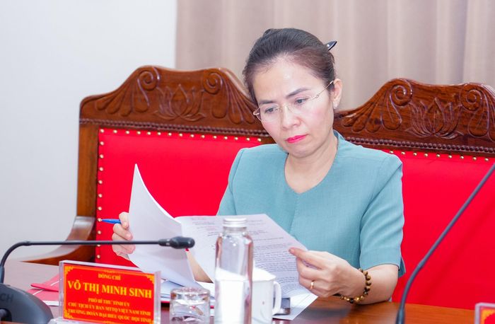 Đồng chí Võ Thị Minh Sinh - Phó Bí thư Tỉnh ủy, Chủ tịch Ủy ban MTTQ tỉnh, Trưởng Đoàn ĐBQH tỉnh tham dự hội nghị. Ảnh: Phạm Bằng