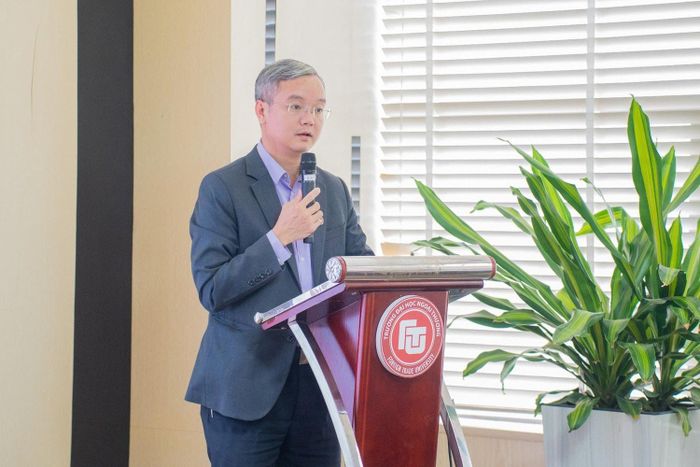  PGS.TS Đào Ngọc Tiến, Phó Hiệu trưởng Trường Đại học Ngoại thương phát biểu khai mạc. Ảnh: T.D 
