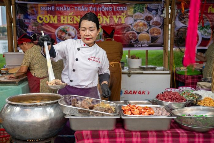  Tham gia quảng diễn và giới thiệu ẩm thực Huế có các nghệ nhân nổi tiếng 