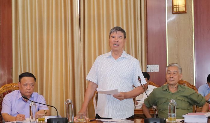 Nguyên Phó Chủ tịch UBND thành phố Hà Nội, nguyên Bí thư Huyện ủy và UBND huyện Chương Mỹ Trịnh Duy Hùng đóng góp nhiều ý kiến quan trọng đối với hai cuốn sách lịch sử của địa phương. Ảnh: Kim Nhuệ
