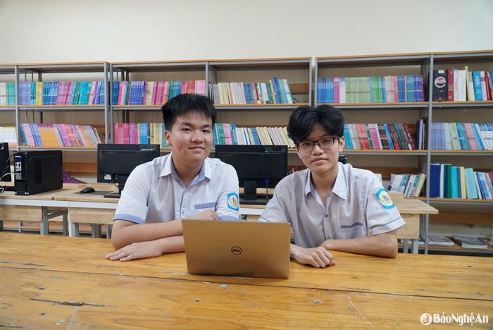 Hai em Vũ Đức Pháp (trái) và và Nguyễn Bảo Phúc. Ảnh: Mỹ Hà
