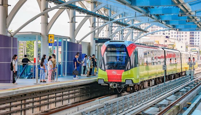 Tuyến đường sắt số 3 (đoạn Nhổn - Ga Hà Nội) đã hoàn thành và đưa vào hoạt động đoạn trên cao Nhổn - Cầu Giấy từ ngày 8/8/2024.