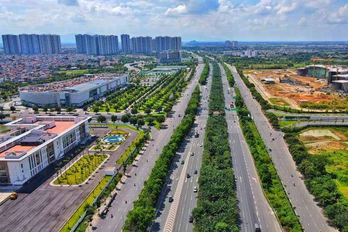 Đại lộ Thăng Long được khởi công xây dựng ngày 20/3/2005 và khánh thành ngày 3/10/2010, nhân dịp đại lễ 1000 năm Thăng Long - Hà Nội.