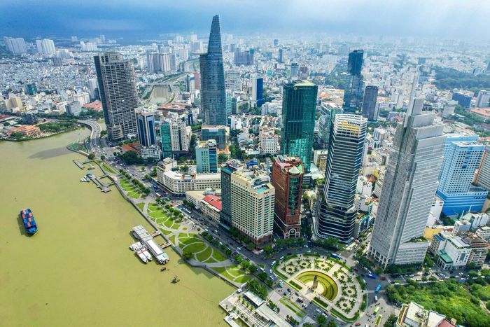 Sau nửa thế kỷ, khu trung tâm ven sông Sài Gòn hướng về kênh Bến Nghé - Tàu Hủ nay khác biệt với nhiều cao ốc mọc lên.
