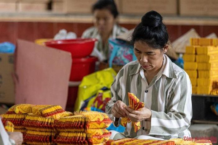 Mong rằng, niềm vui chờ ngày đặc xá năm nay sẽ là “ánh sáng” hướng thiện cho khát vọng ngày trở về của những người một thời từng lầm lỗi.