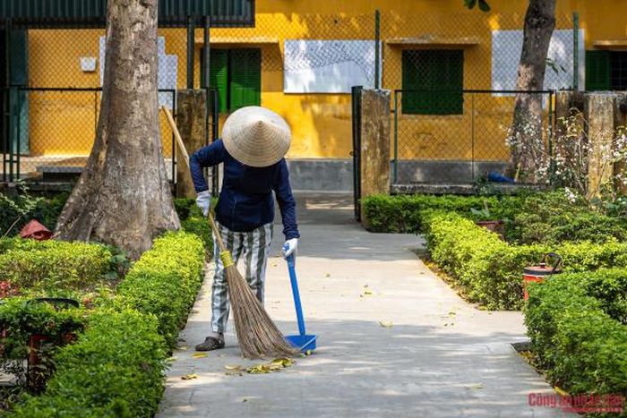 Phạm nhân tại Trại giam Quyết Tiến tham gia hoạt động lao động, hướng nghiệp, học nghề.
