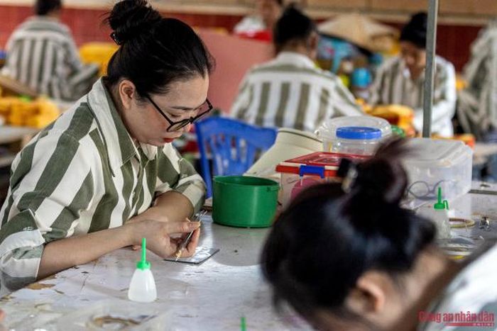 Hướng dẫn, hướng nghiệp cho các phạm nhân tại Trại giam Quyết Tiến.