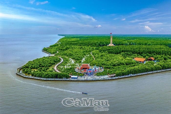 Mũi Cà Mau là điểm du lịch địa lý mà những người con nước Việt ai cũng ao ước một lần đặt chân đến.