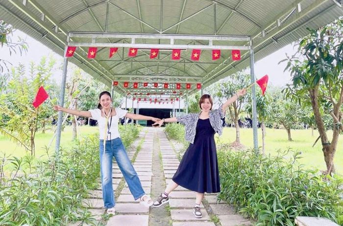 Người lao động Công ty TNHH Sơn Hà Huế tận hưởng những ngày nghỉ 