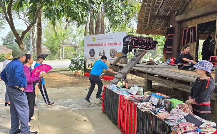 Các chương trình, hoạt động có sự kết hợp giới thiệu văn hóa - du lịch của các địa phương, vùng miền