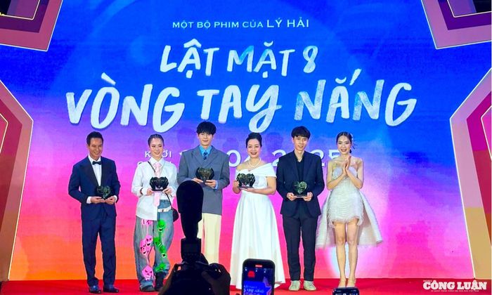 Bộ phim "Lật mặt 8: Vòng tay nắng" vừa ra mắt hôm 26/4 tại Hà Nội.