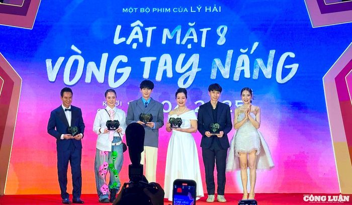 Dàn diễn viên trong phim "Lật mặt 8" của Lý Hải.