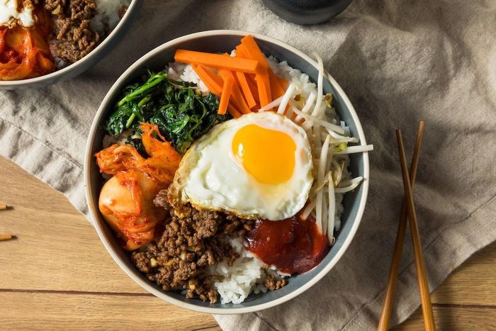Trứng chiên rán thường nấu cùng dầu, mỡ, bơ nên tăng thêm chất béo. Ảnh: Ban Mai