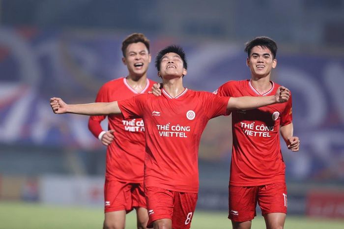 Hữu Thắng có thể phát triển mạnh dưới tay HLV Popov. Ảnh: Hoàng Linh