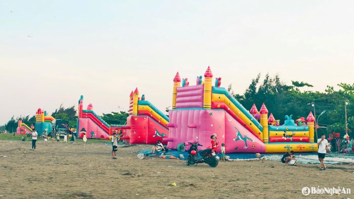 Điểm mới của Diễn Thành năm nay là sự xuất hiện của nhiều trò chơi, không gian vui chơi cho trẻ em. Ảnh: Diệp Thanh