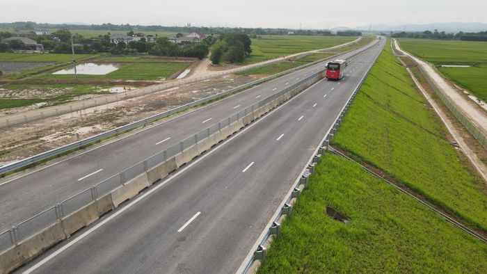 Hai tuyến cao tốc Bắc - Nam đoạn Bãi Vọt - Hàm Nghi và Hàm Nghi - Vũng Áng dài khoảng 90km qua Hà Tĩnh đưa vào khai thác từ ngày 28/4.
