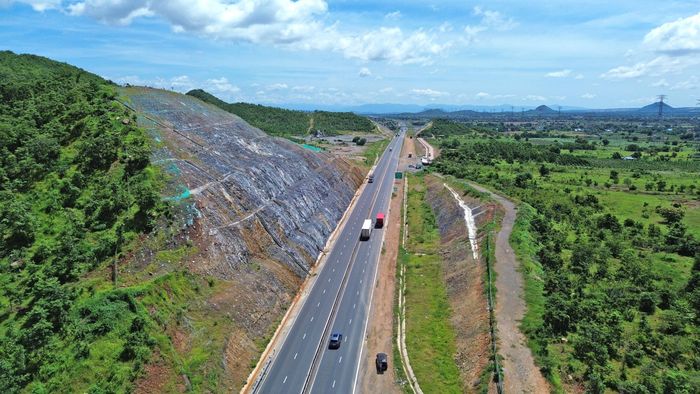 Một đoạn cao tốc Vĩnh Hảo - Phan Thiết qua tỉnh Bình Thuận.