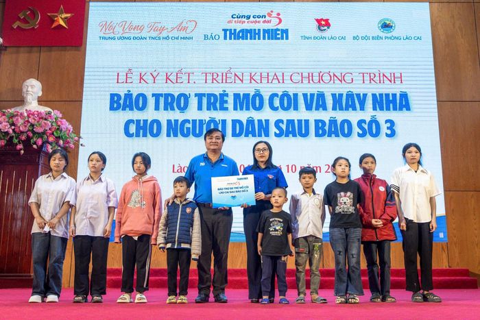 Tổng Biên tập Báo Thanh Niên Nguyễn Ngọc Toàn tại Lễ ký kết và triển khai Dự án ‘Cùng con đi tiếp cuộc đời’ bảo trợ trẻ mồ côi và xây nhà cho người dân sau bão số 3 (Yagi) tháng 10/2024.