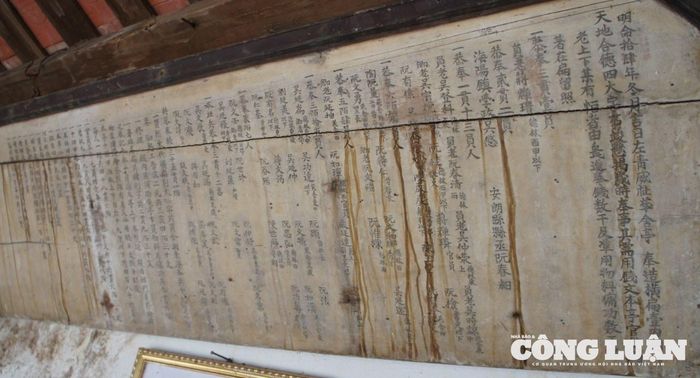 Bảng ghi danh sách người dân cung tiến xây dựng đình