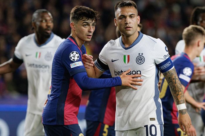 Chấn thương khiến Lautaro Martinez chỉ đá hiệp 1 lượt đi với Barca. Ảnh: Imago