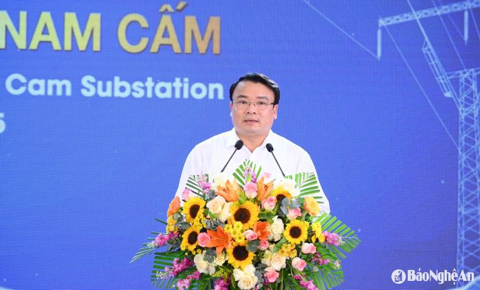 Đồng chí Phùng Thành Vinh - Phó Chủ tịch UBND tỉnh phát biểu tại buổi lễ. Ảnh: Thành Cường