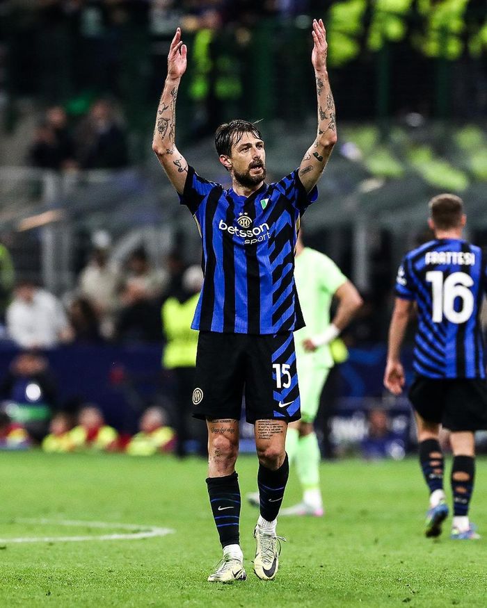 Acerbi là một mẫu trung vệ cổ điển của bóng đá Ý