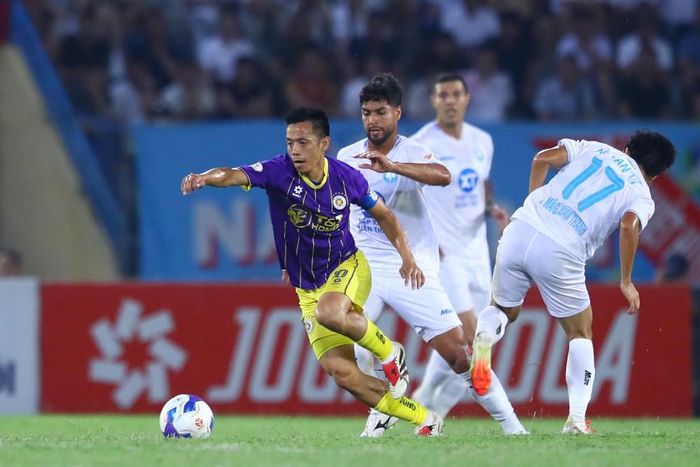 Nam Định khiến Hà Nội FC gần như tan mộng vô địch mùa này. Ảnh: Hoàng Linh
