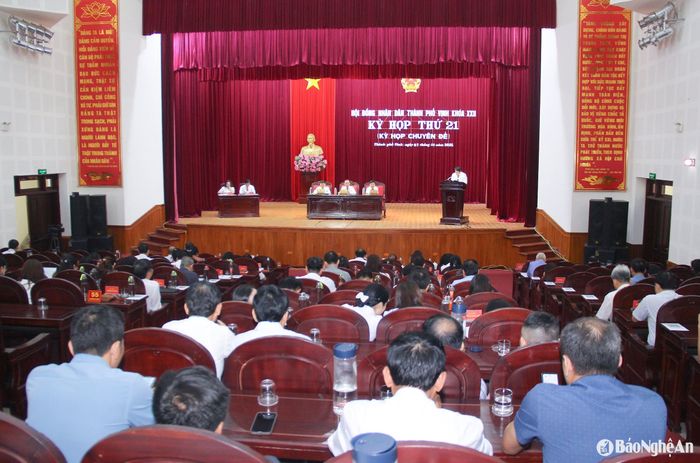 Quang cảnh kỳ họp thứ 21, HĐND thành phố Vinh khóa XXII. Ảnh: Mai Hoa