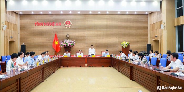 Quang cảnh phiên họp của Ban Thường vụ Đảng ủy UBND tỉnh Nghệ An. Ảnh: Thành Duy